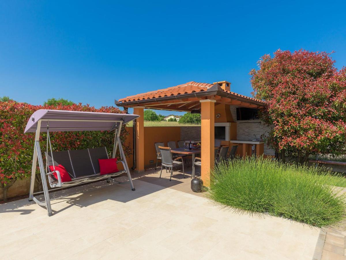 Holiday Home Linden Tree Pula Exterior foto