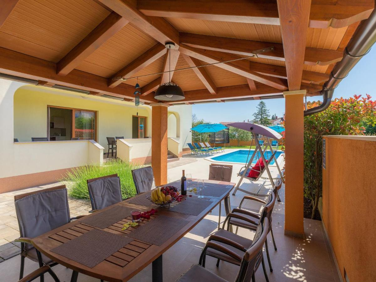 Holiday Home Linden Tree Pula Exterior foto