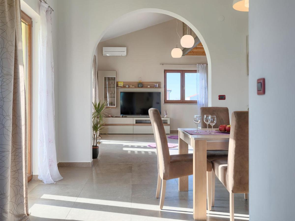 Holiday Home Linden Tree Pula Exterior foto